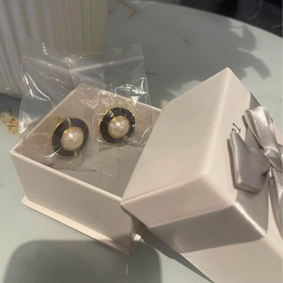 Saint Laurent earrings - Picture 2 of 4